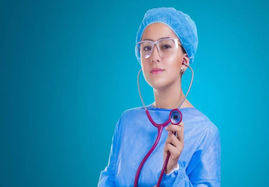 विदेश में एमबीबीएस: ये देश देते हैं प्रैक्टिस करने का लाइसेंस